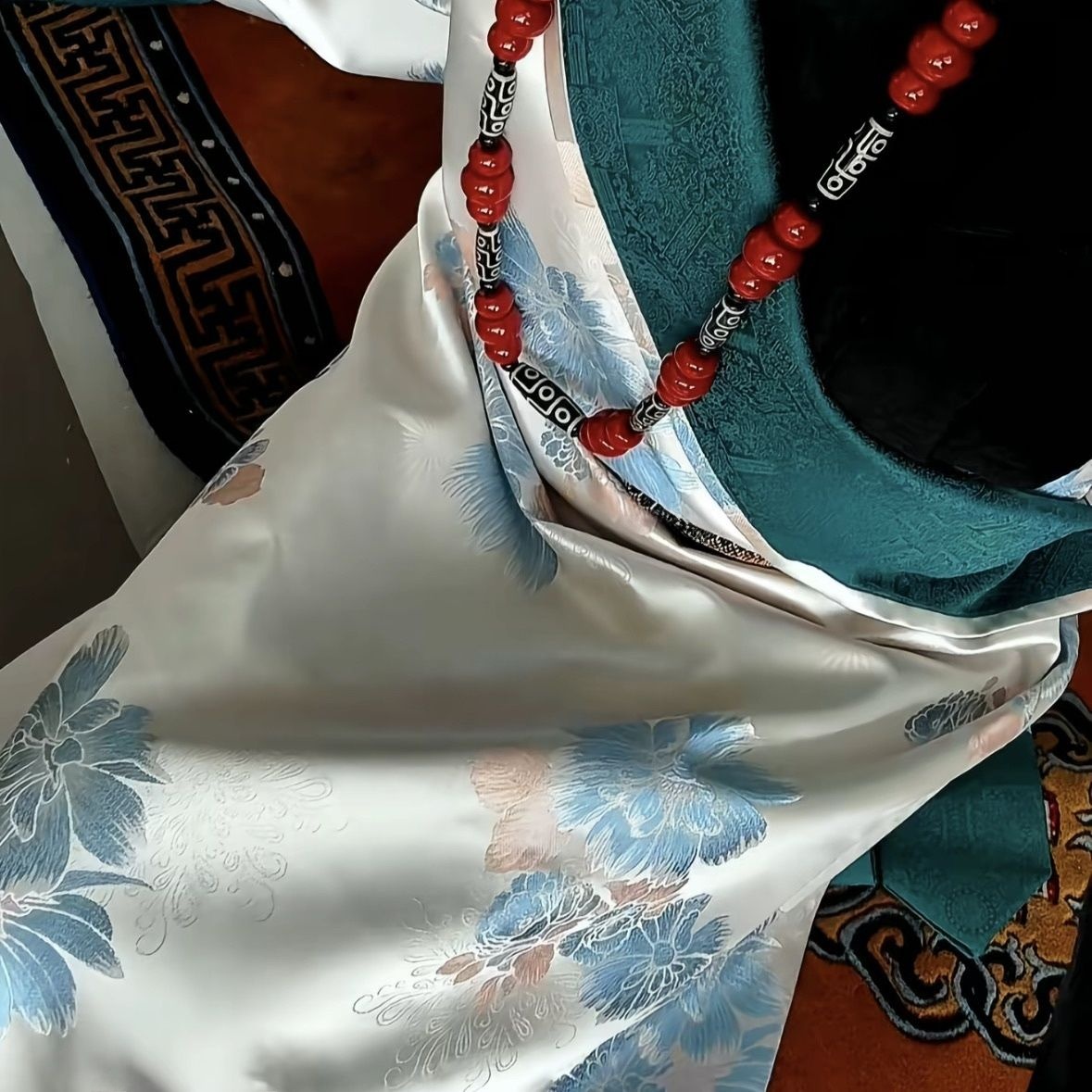 New Women's Bhutanese Tibetan  - огляд і ціна Ethnic Fashion Shoot